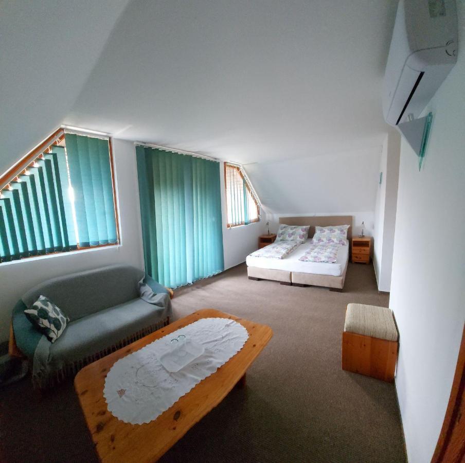 Emil Panzió Hotel Balatongyörök Exterior foto