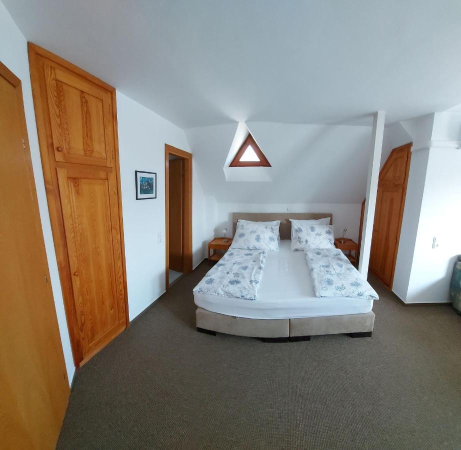 Emil Panzió Hotel Balatongyörök Exterior foto