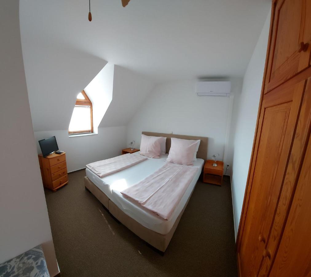 Emil Panzió Hotel Balatongyörök Exterior foto