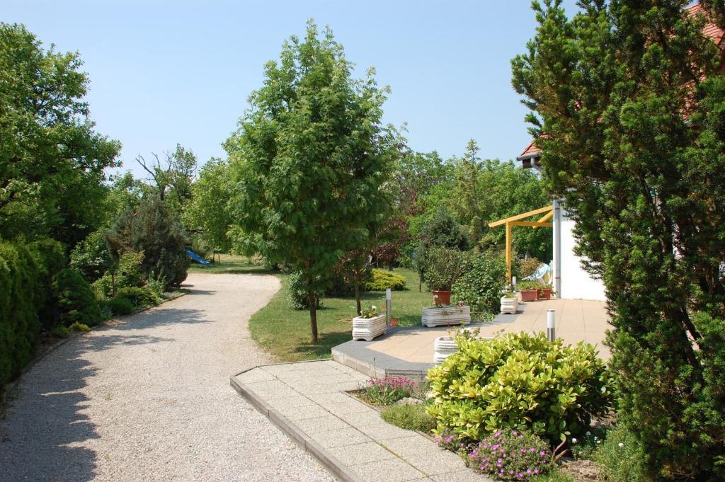 Emil Panzió Hotel Balatongyörök Exterior foto